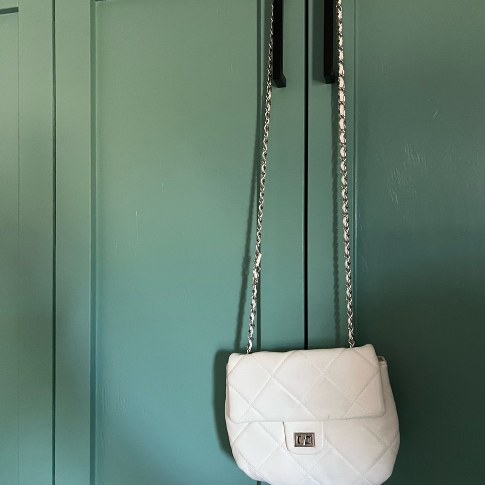 Elegant White Quilted Shoulder Bag